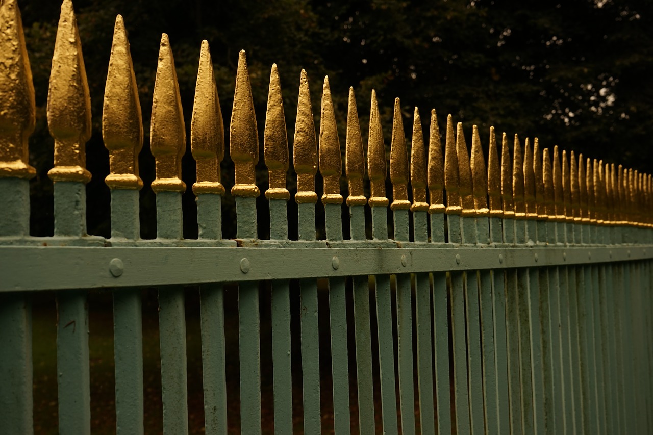 fence great gold free photo