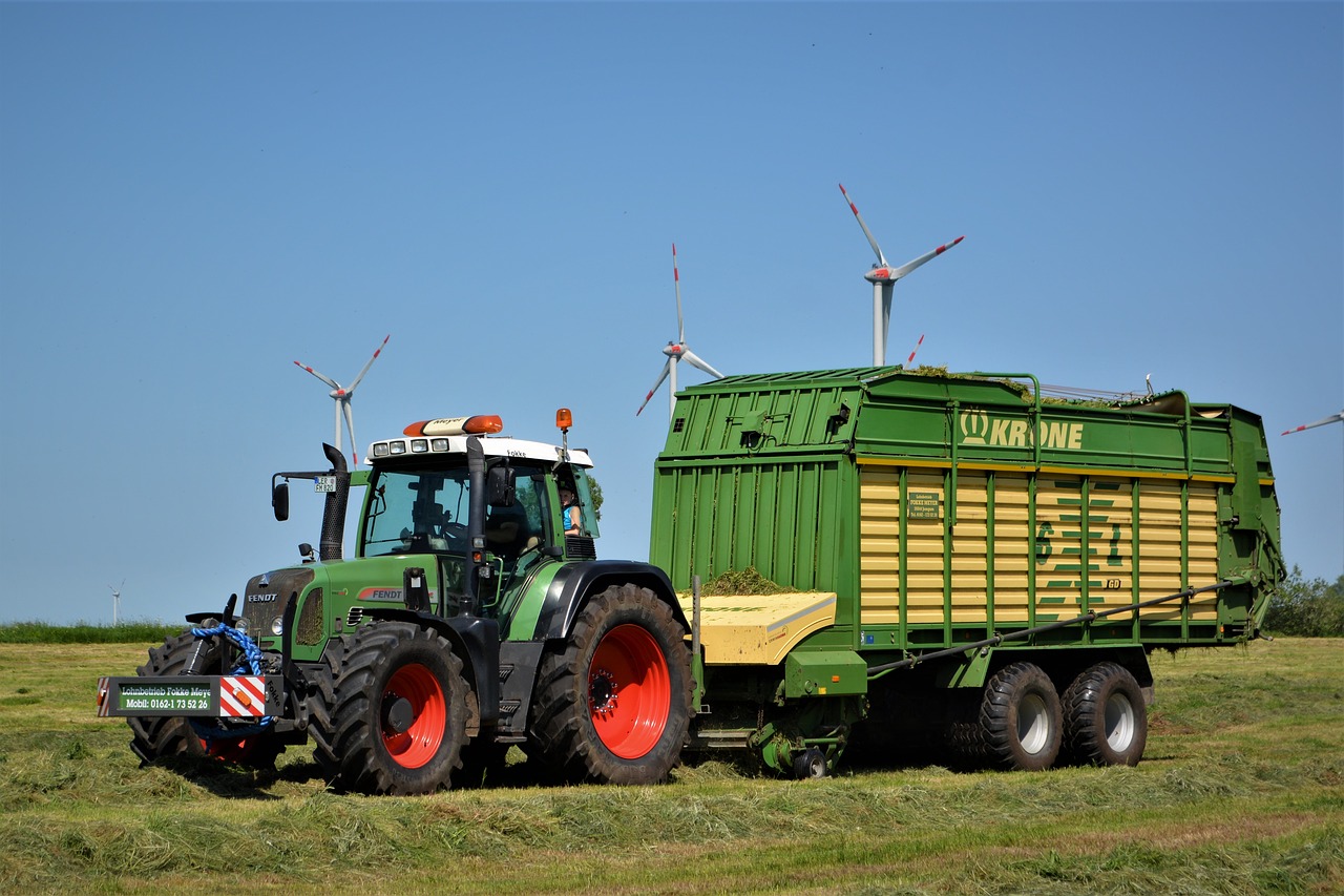 fendt  crown  tractor free photo