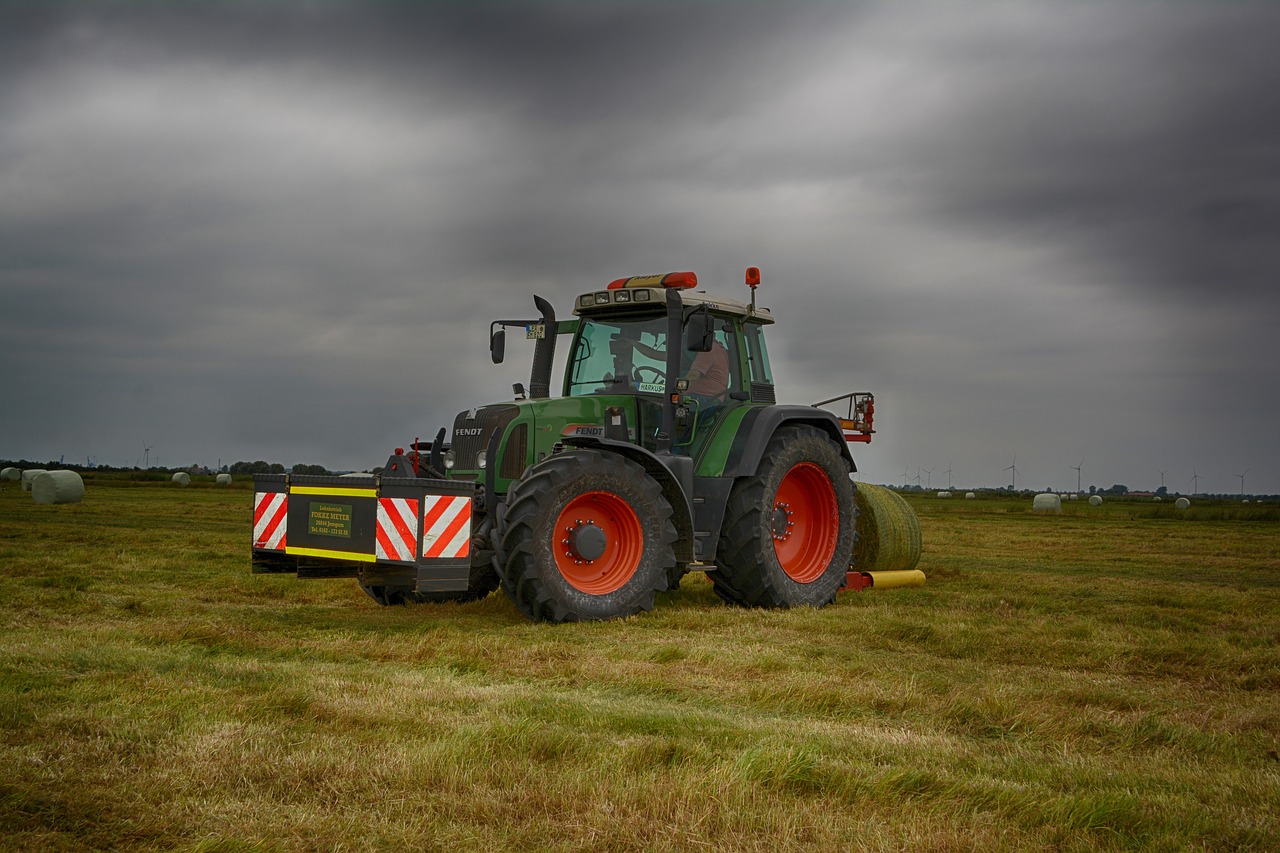 fendt  fendt 820  tractors free photo