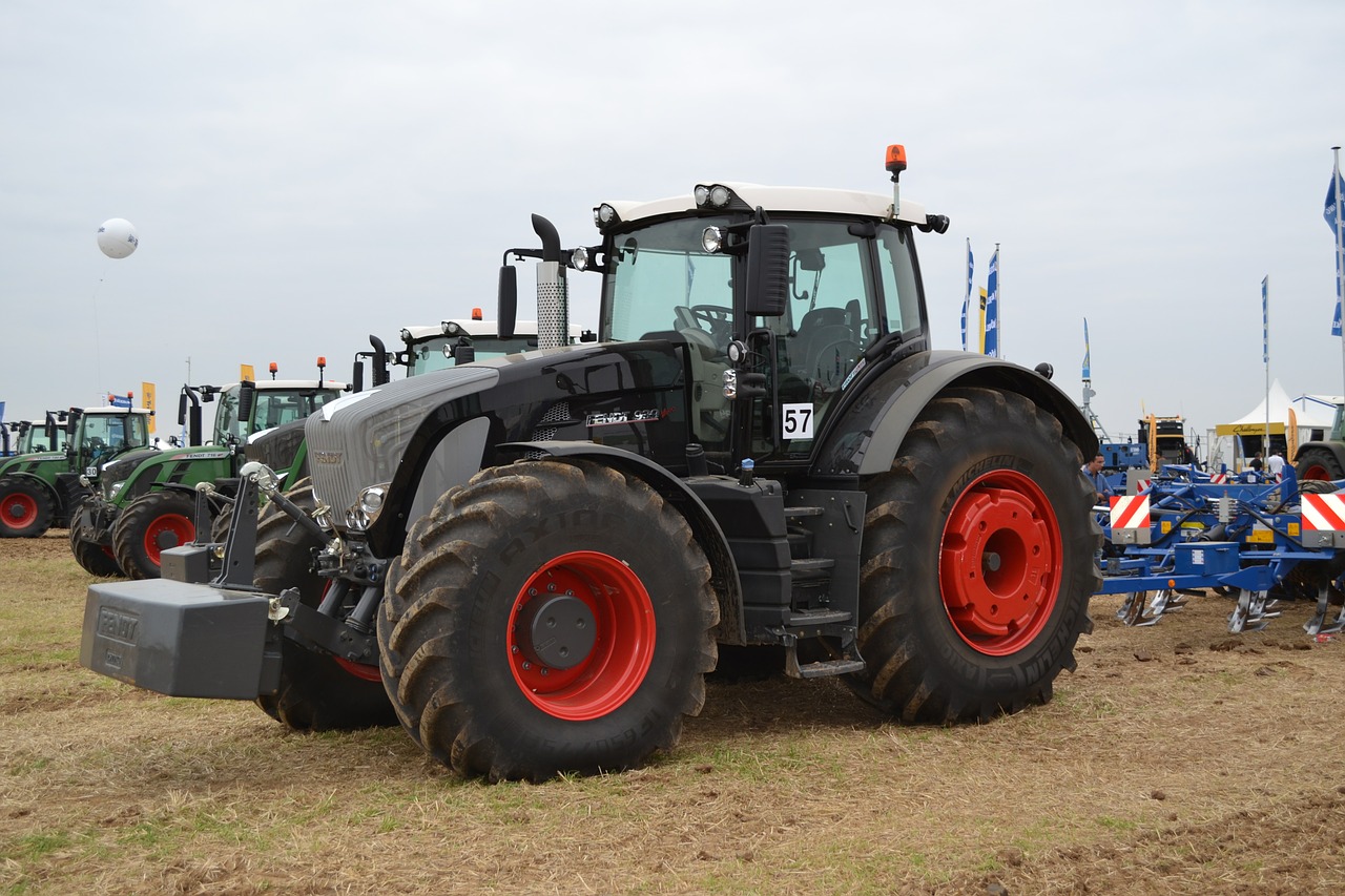 fendt tractor agriculture free photo