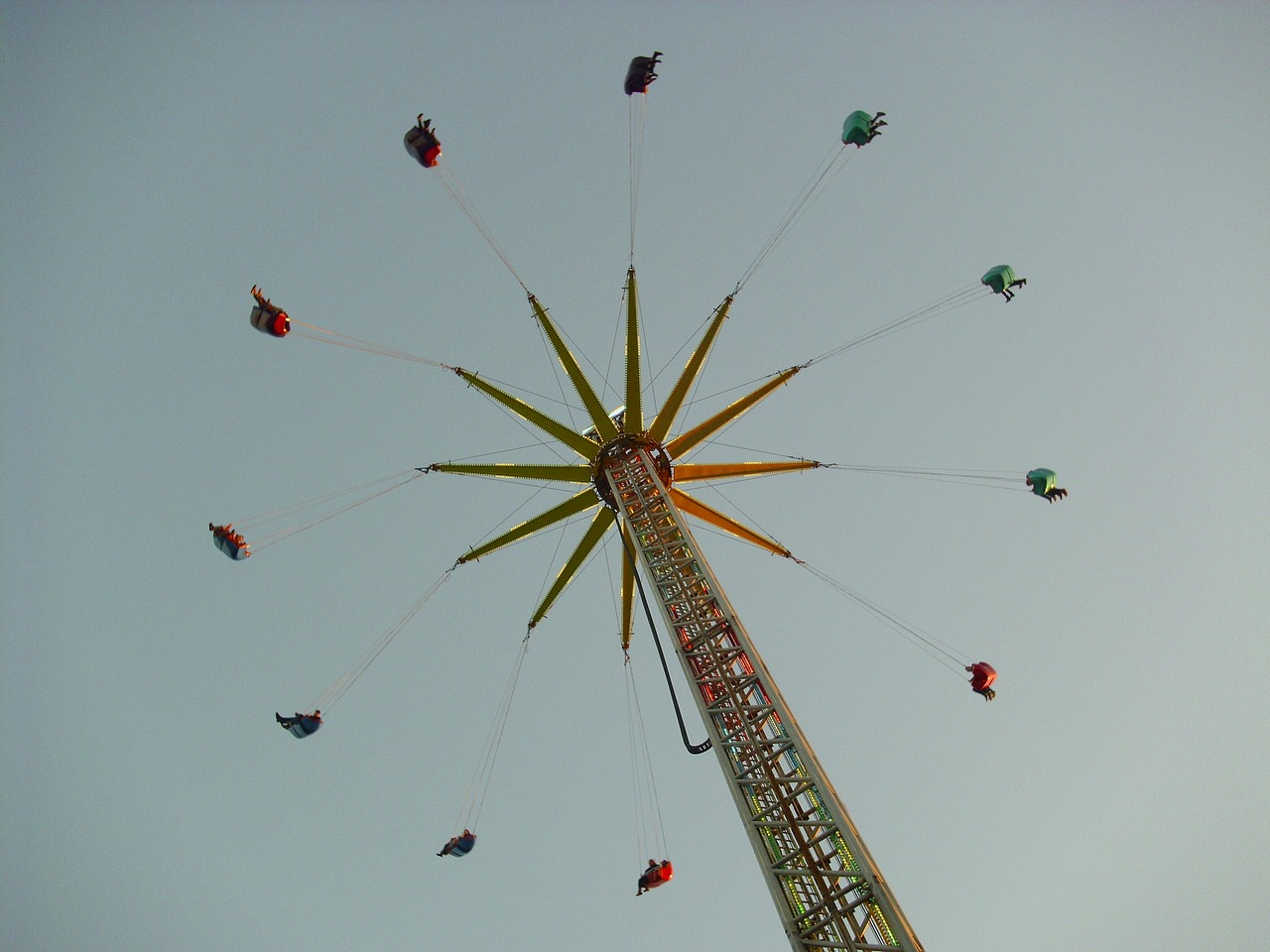 ferris wheel tower ferris wheel hustle and bustle free photo