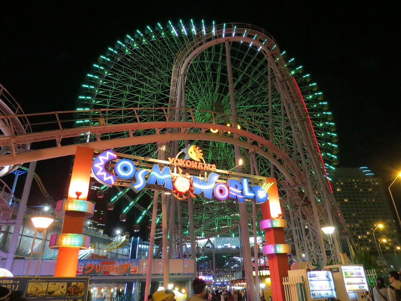 ferris wheel amusement park night free photo