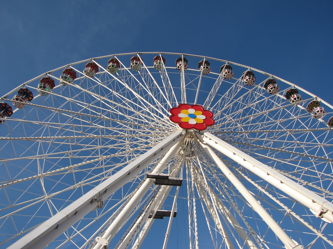ferris wheel vienne amusement park free photo