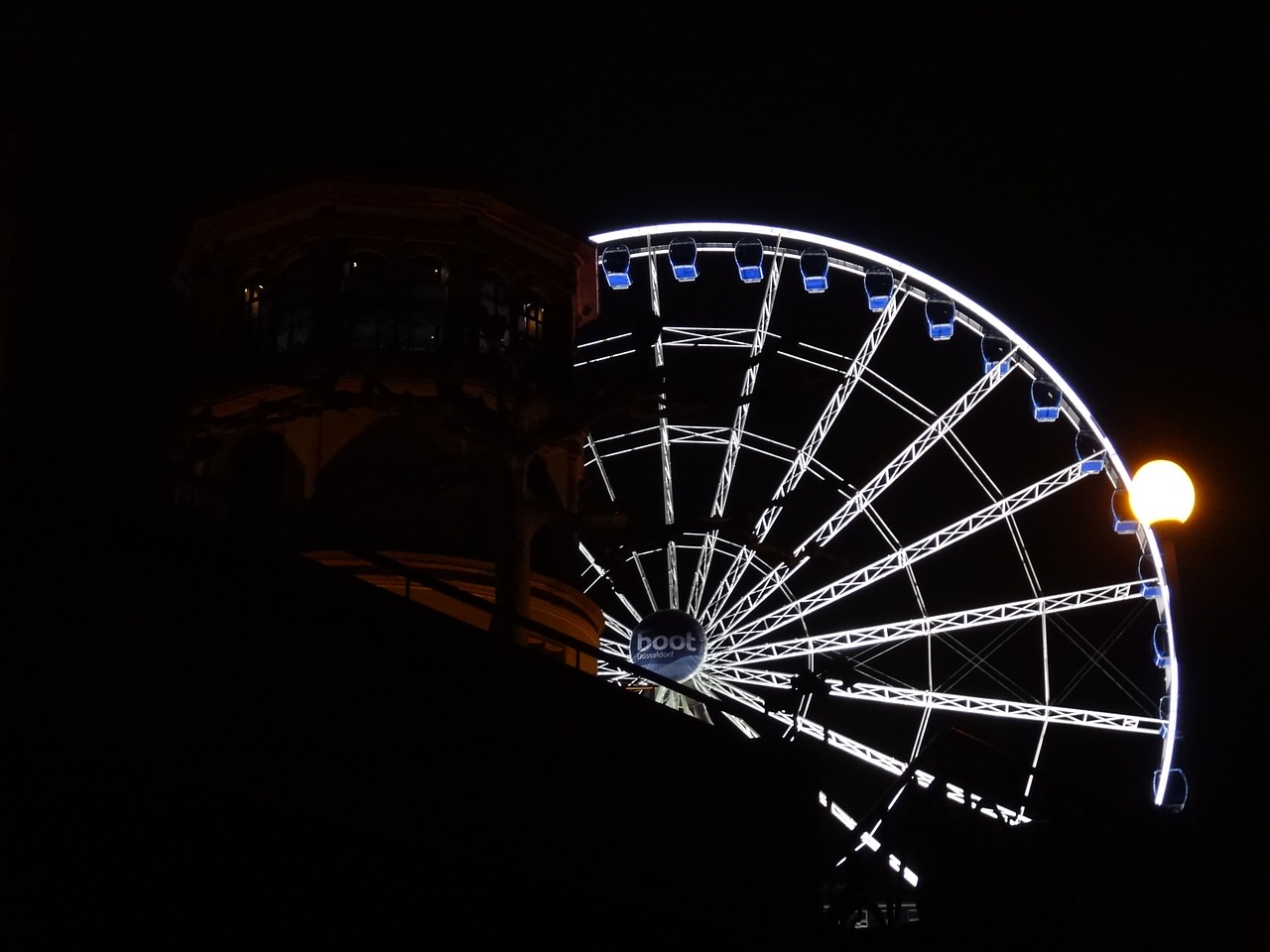 ferris wheel düsseldorf night free photo