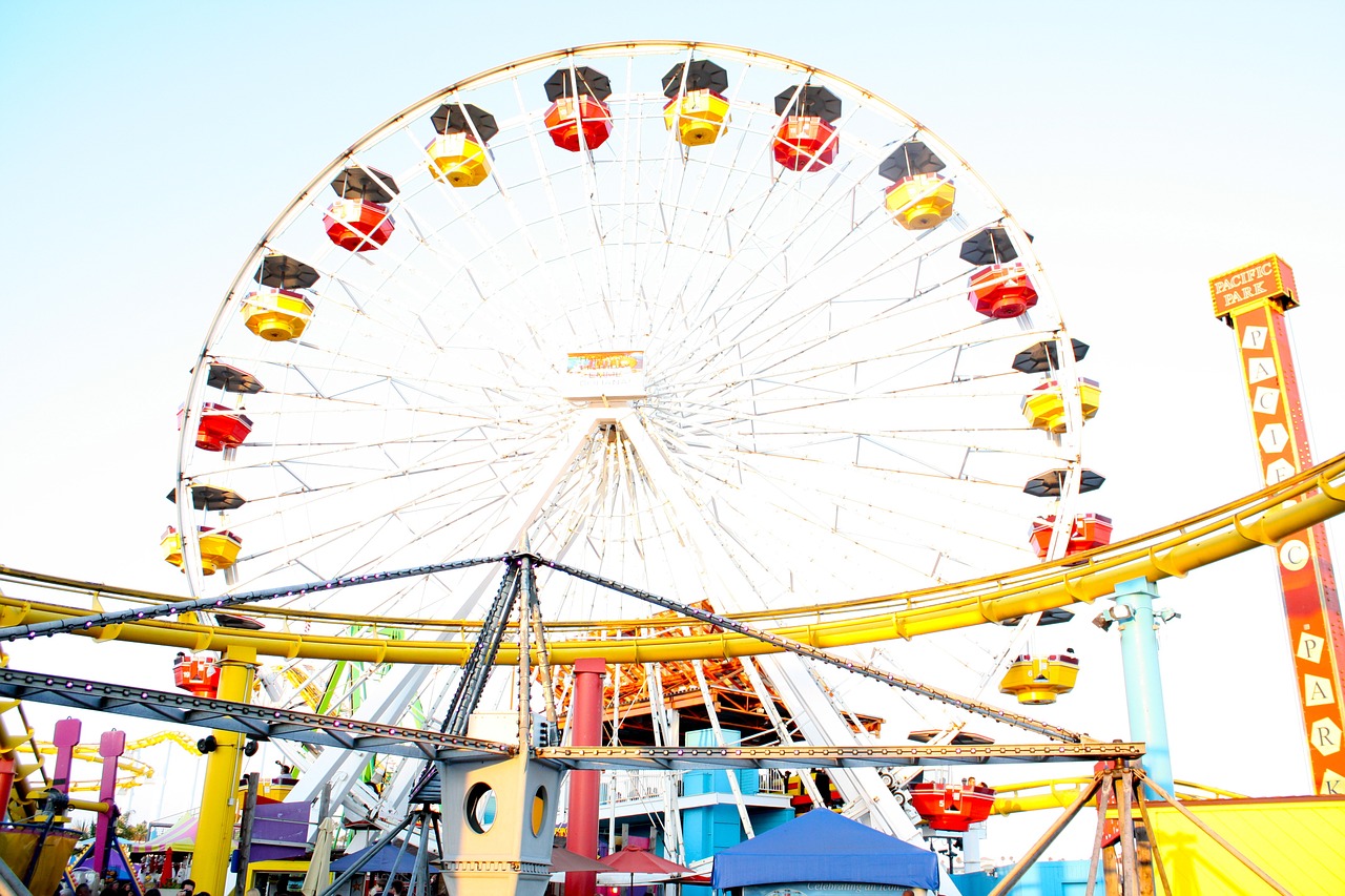 ferris wheel lunapark scene free photo