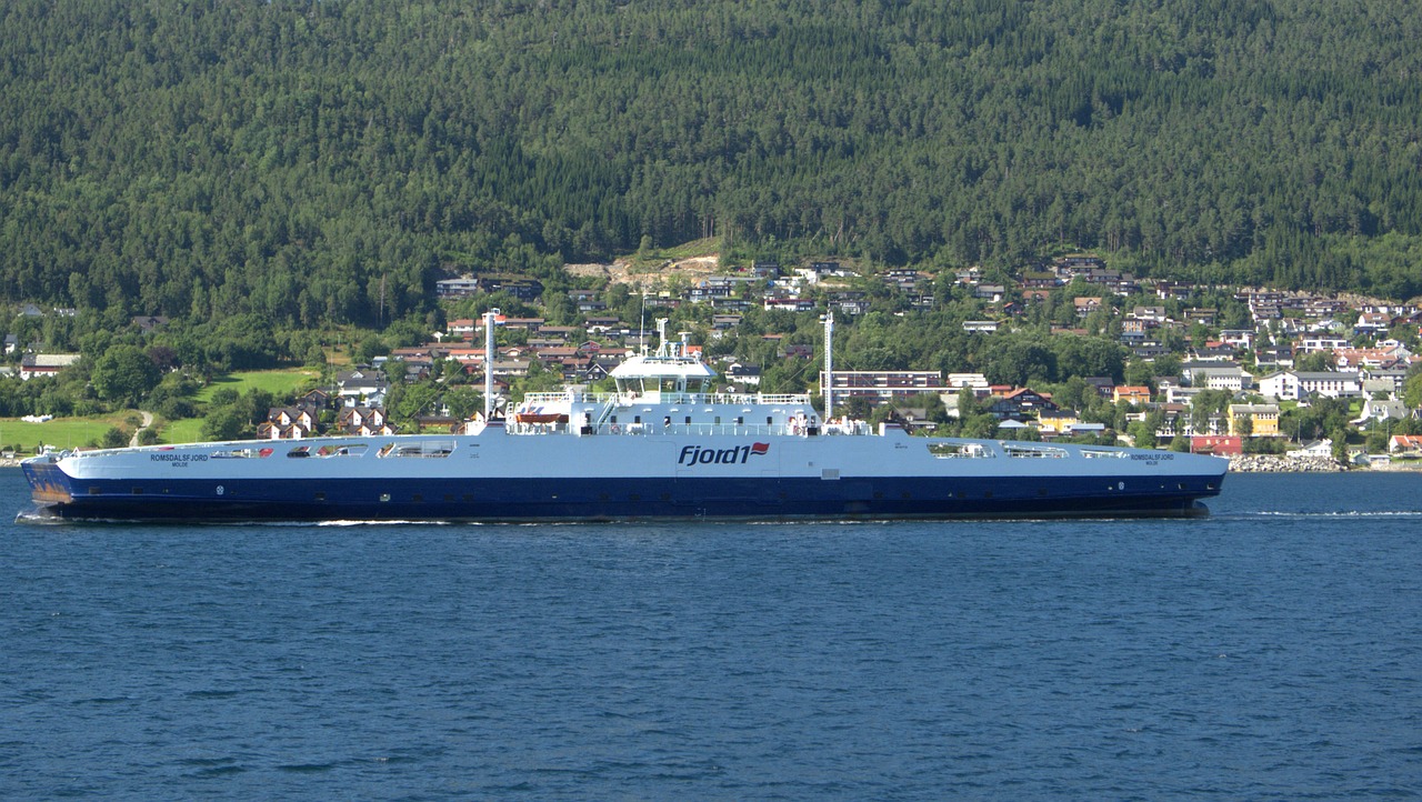 ferry moldefjord tour free photo