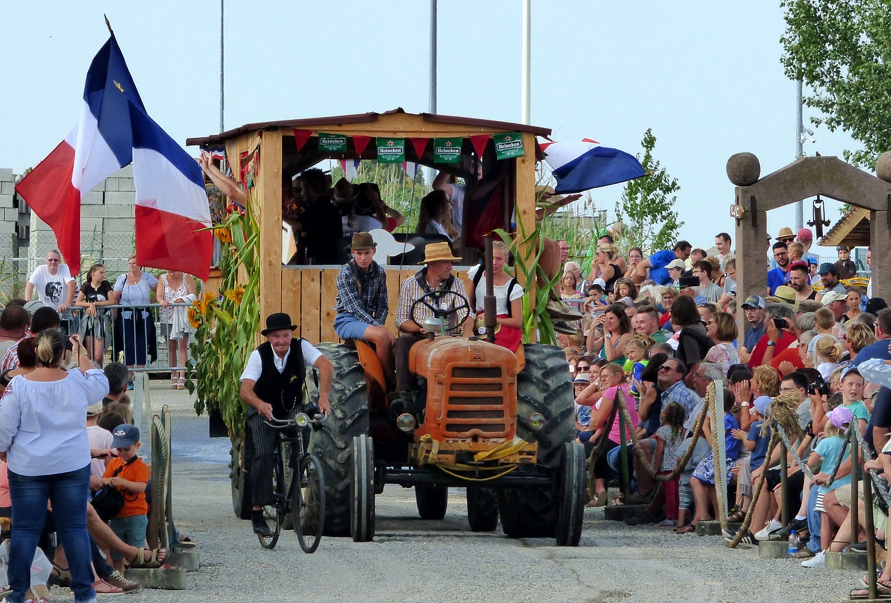 festival  tractor  village free photo