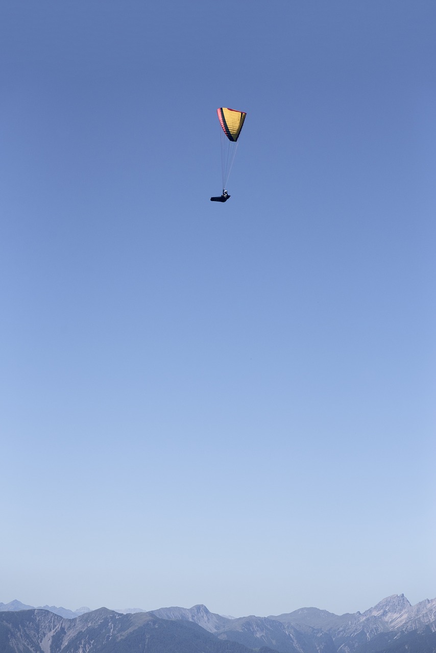 fly paragliding freedom free photo