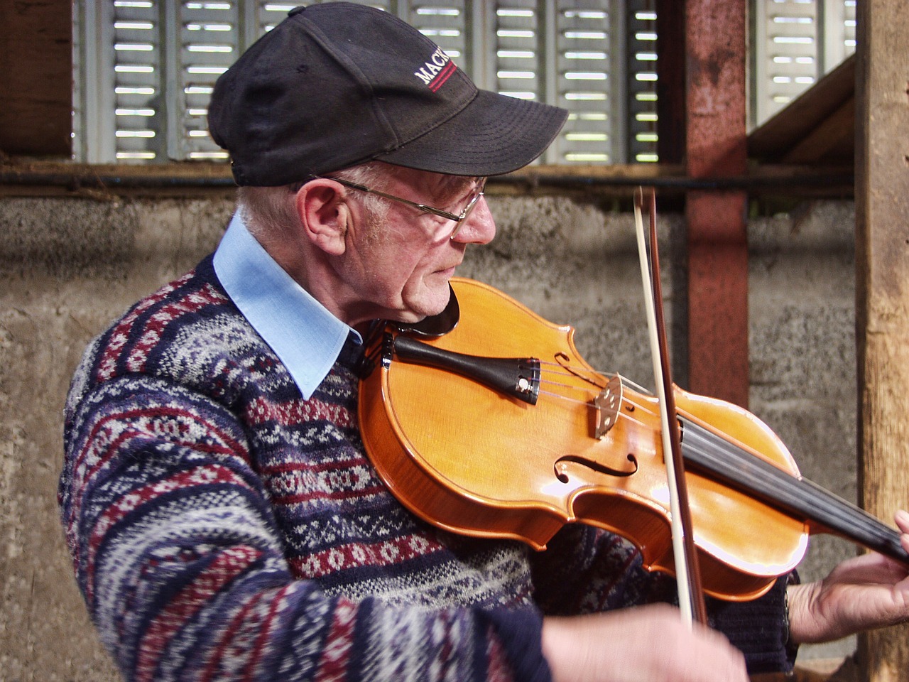 fiddler fiddle instrument free photo