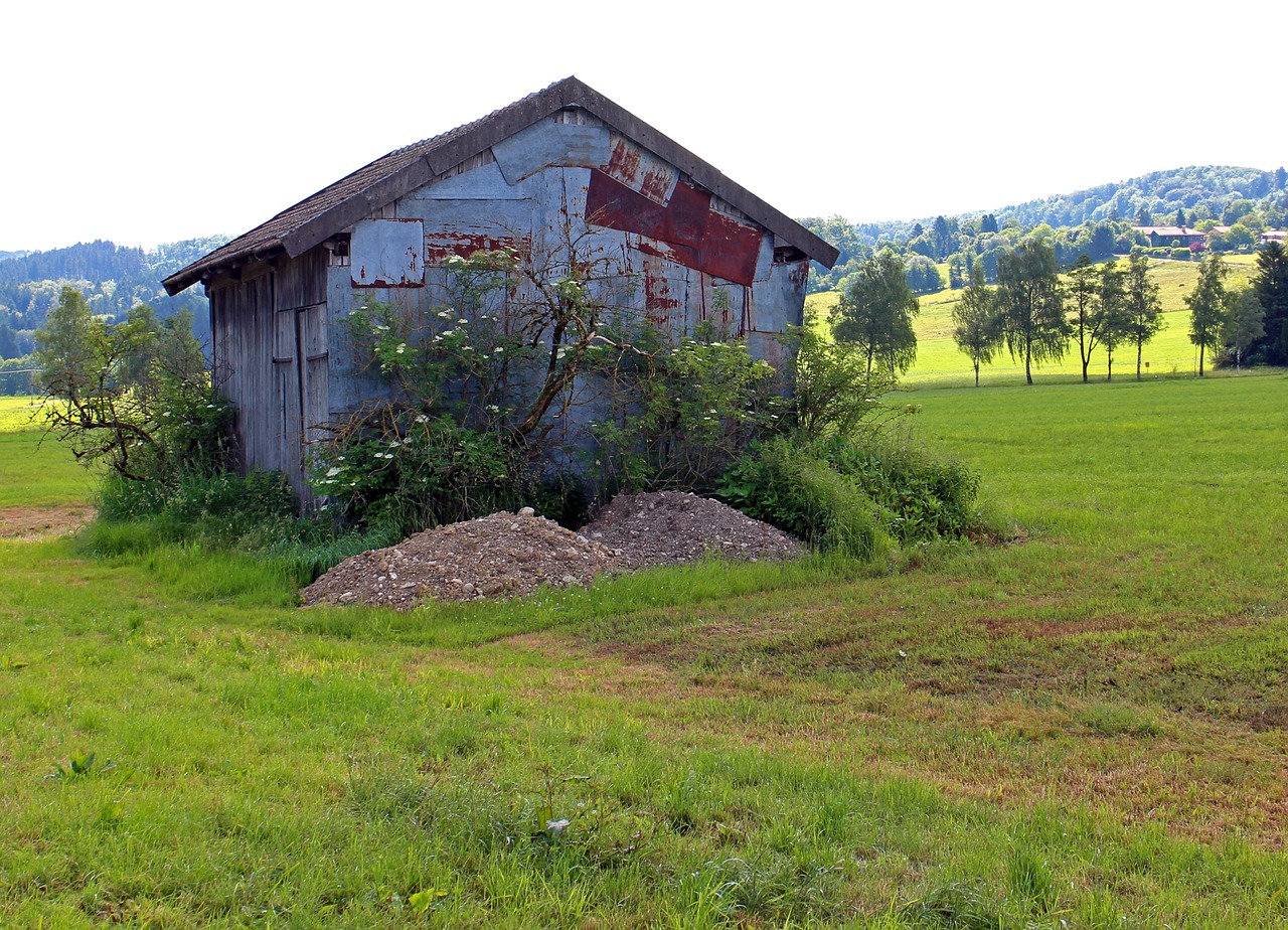 field barn hut free photo