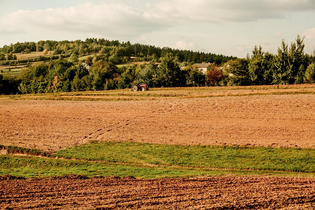 field harvest tractor free photo