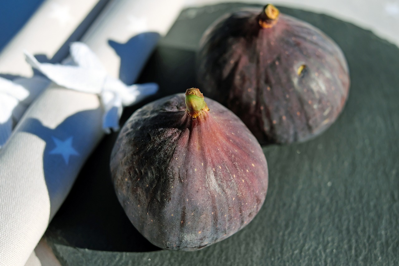 figs fruit real coward free photo