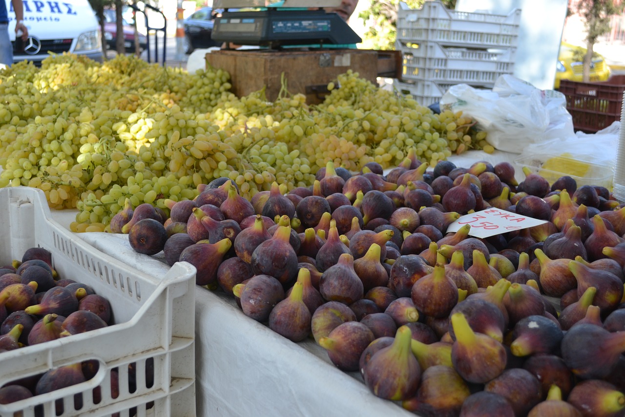 figs grapes a farmer's market free photo