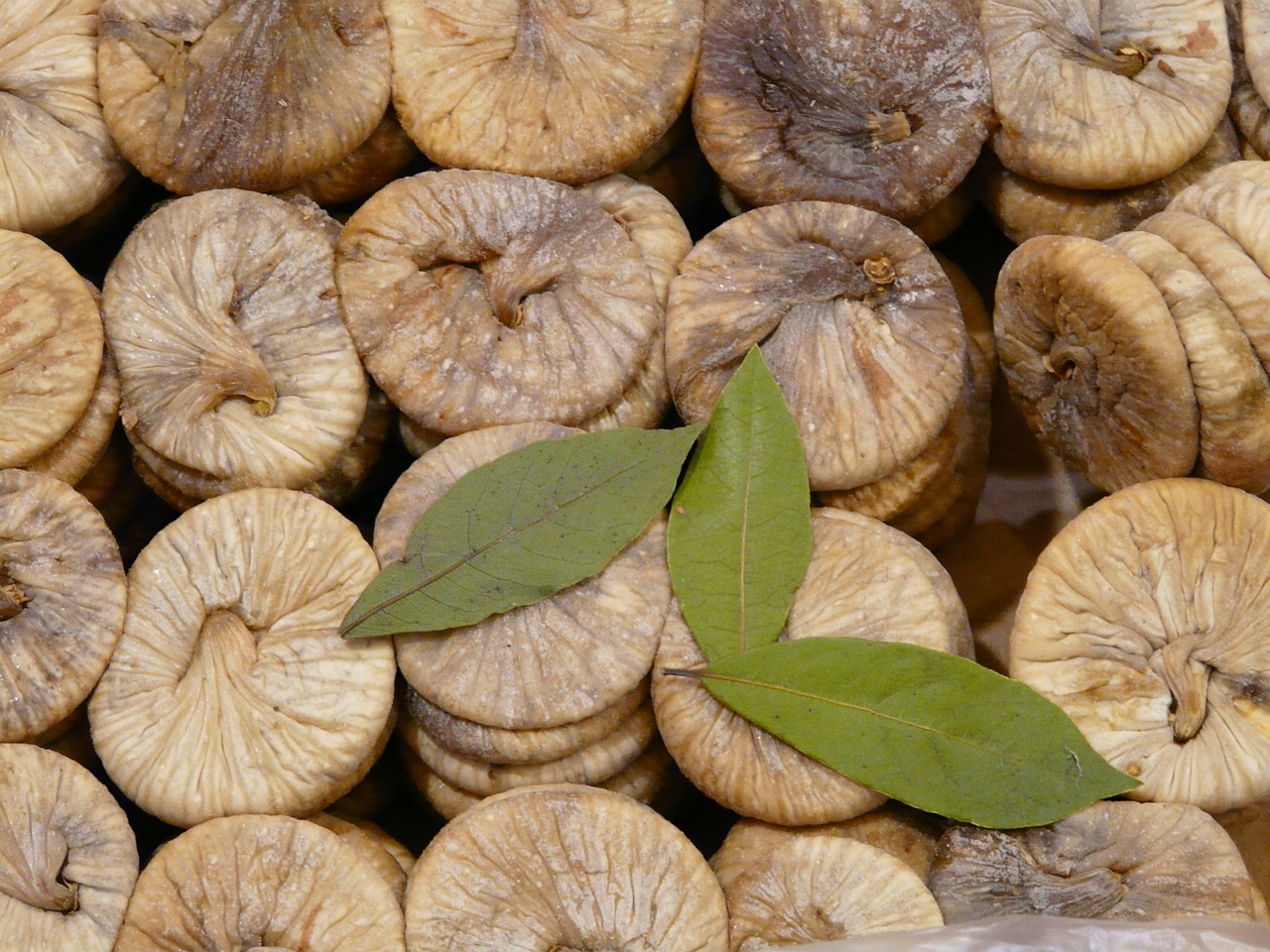 figs dried dried fruits free photo