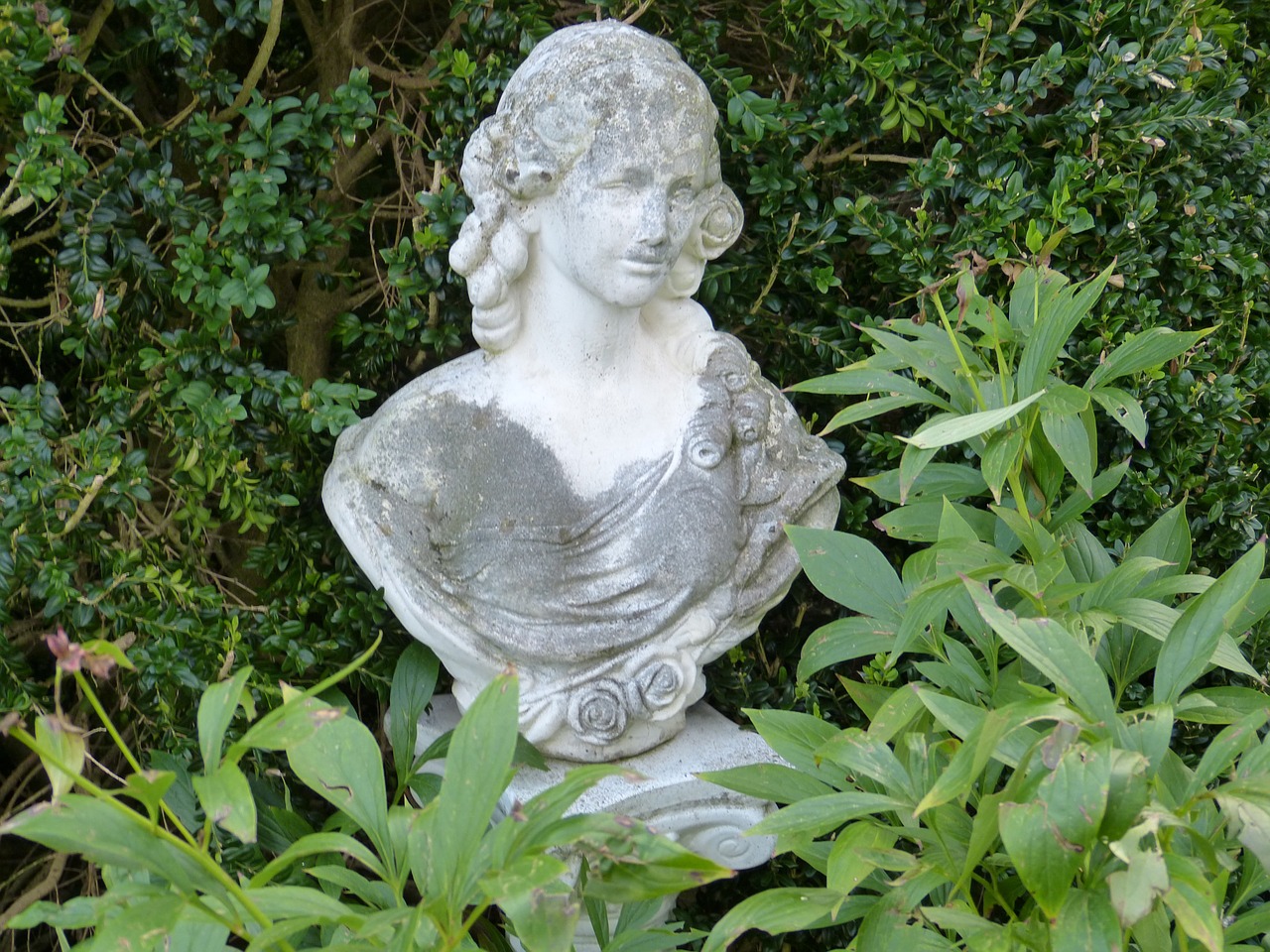 figure statue garden figurines free photo