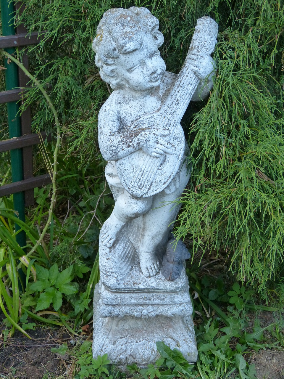 figure stone figure garden figurines free photo