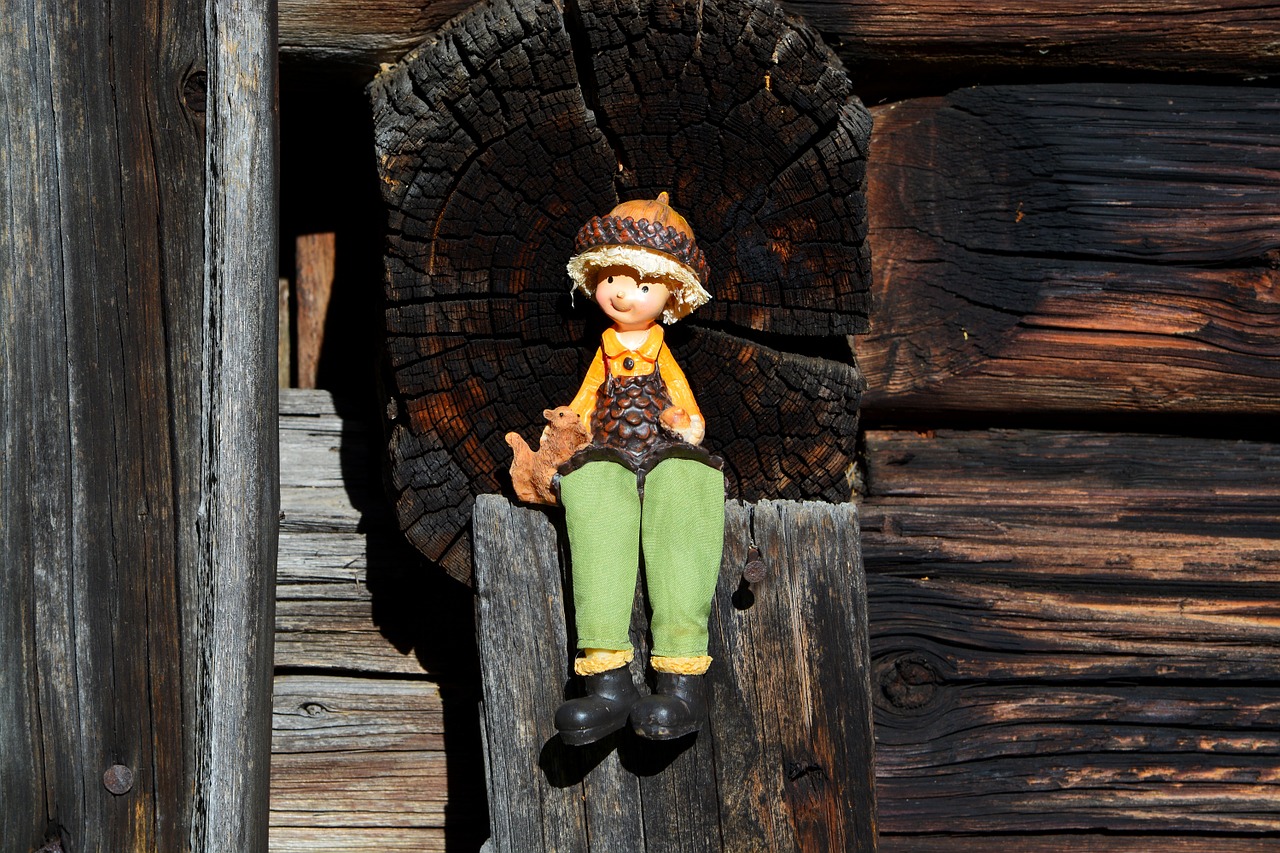 figure wood sitting free photo