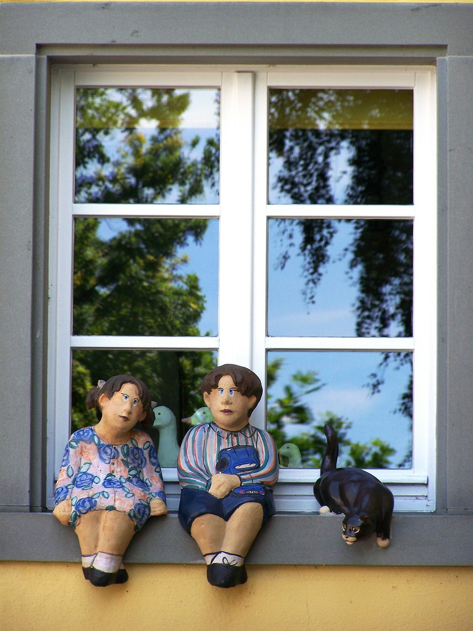 figures window funny free photo