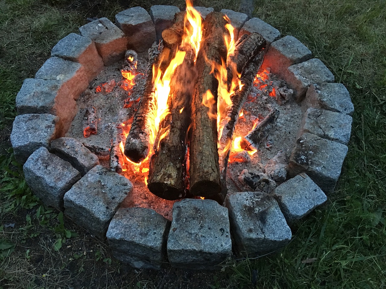 fire wood campfire free photo