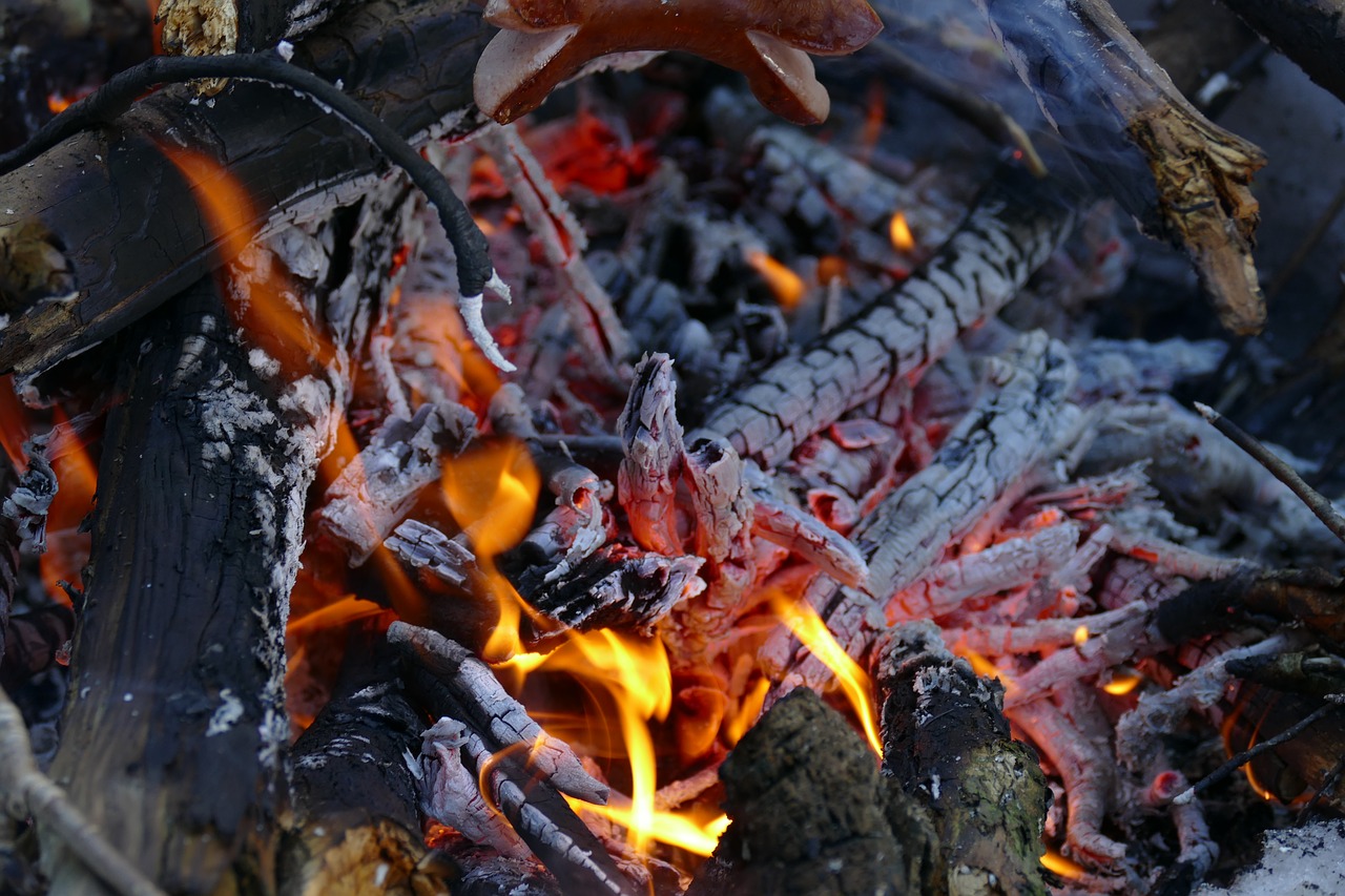 fire embers heiss free photo