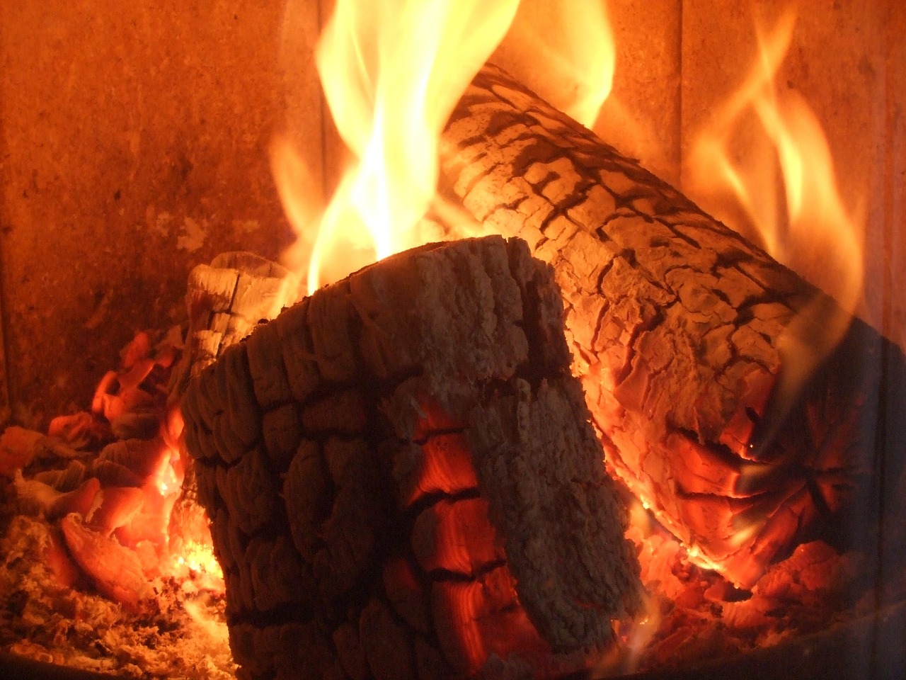 fire flame log fire close free photo