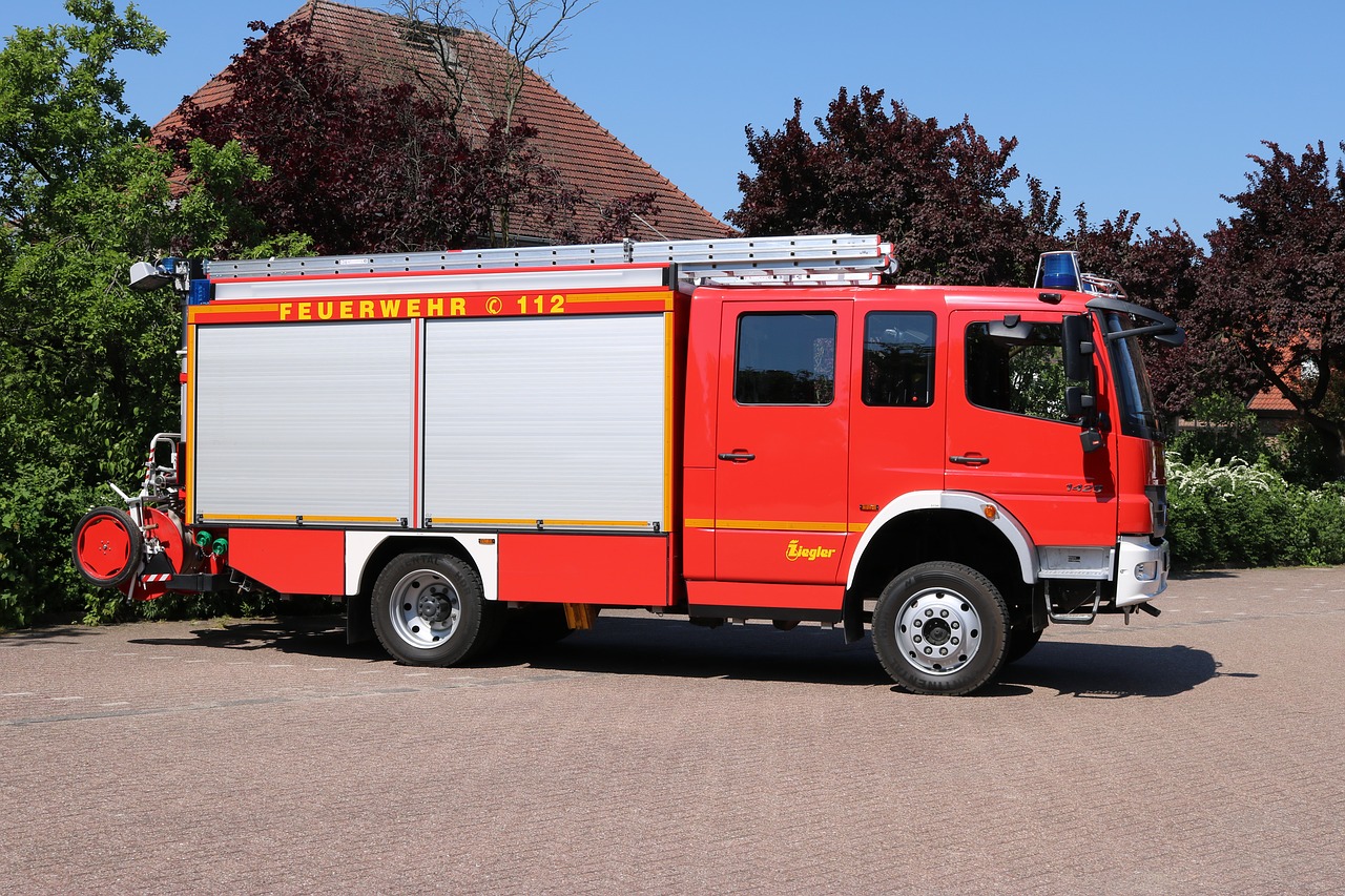 fire  fire truck  blue light free photo