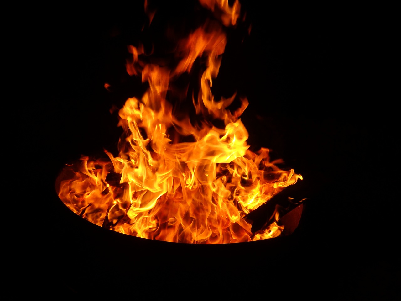 fire night black free photo