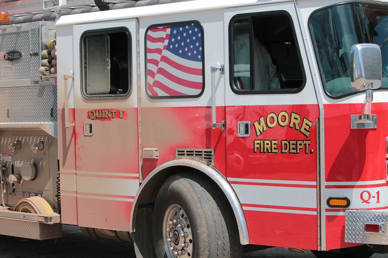 fire engine moore oklahoma free photo