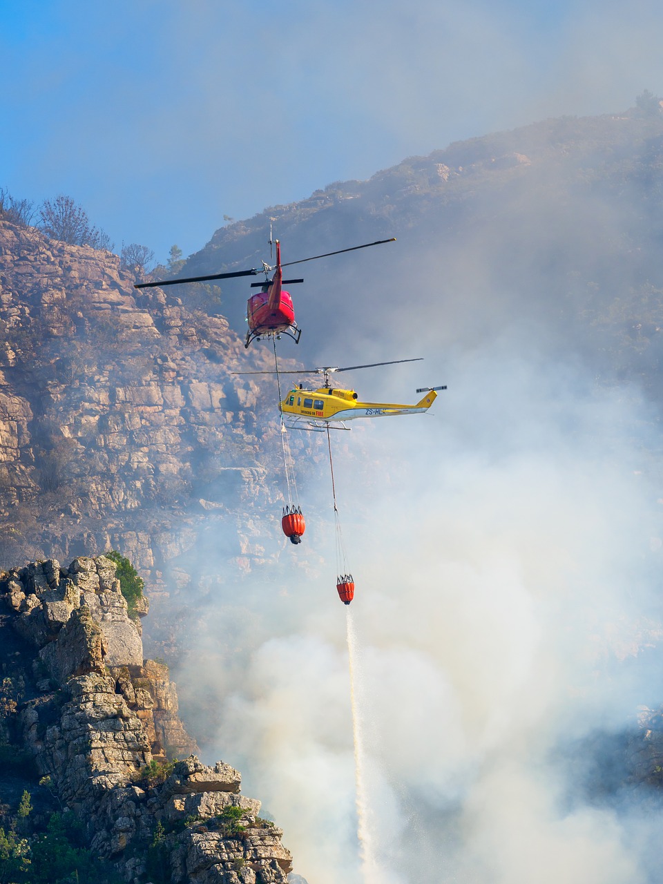 fire fighting helicopters  sky  smoke free photo