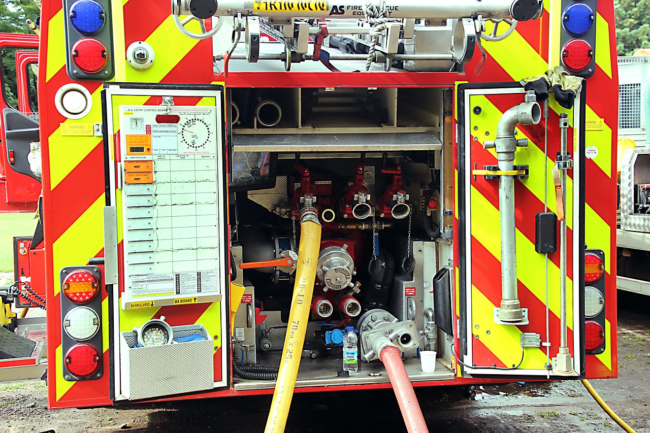 fire truck emergency service rescue free photo