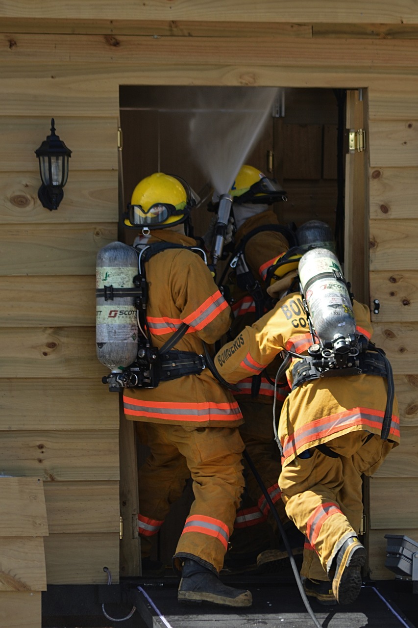 firefighter  work  fire free photo