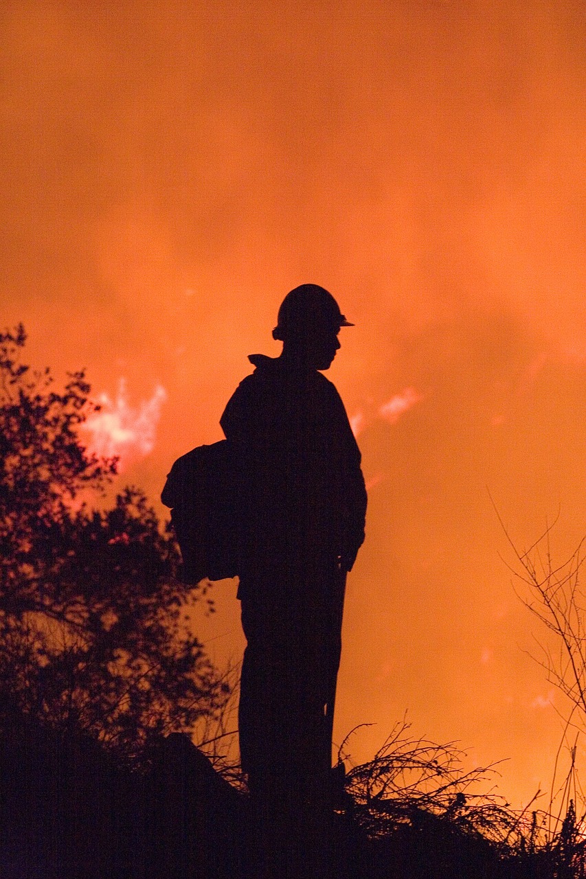 firefighter pausing look free photo