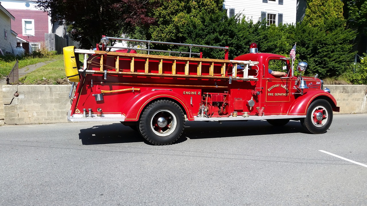 firetruck truck fire free photo