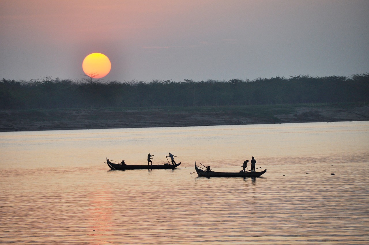 fischer sunset fishing at sunset free photo