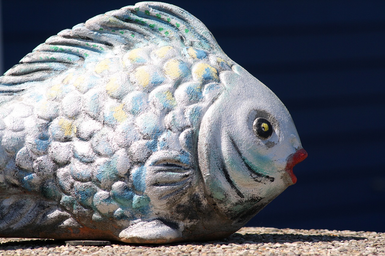 fish sculpture scale free photo