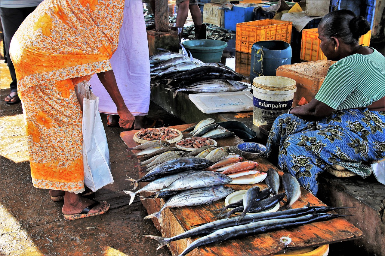 fish market people sell off free photo