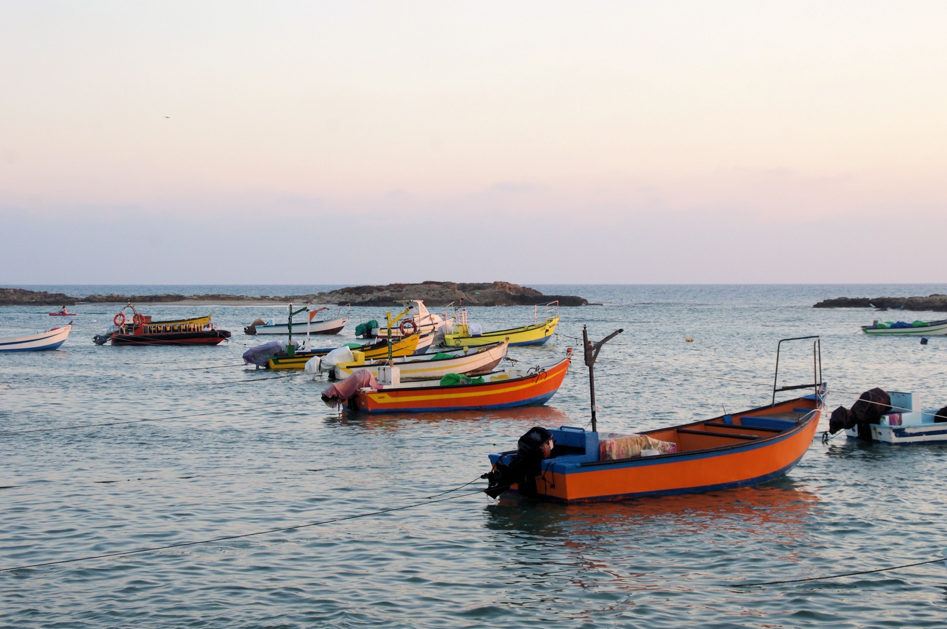 fish boats hof dor free photo