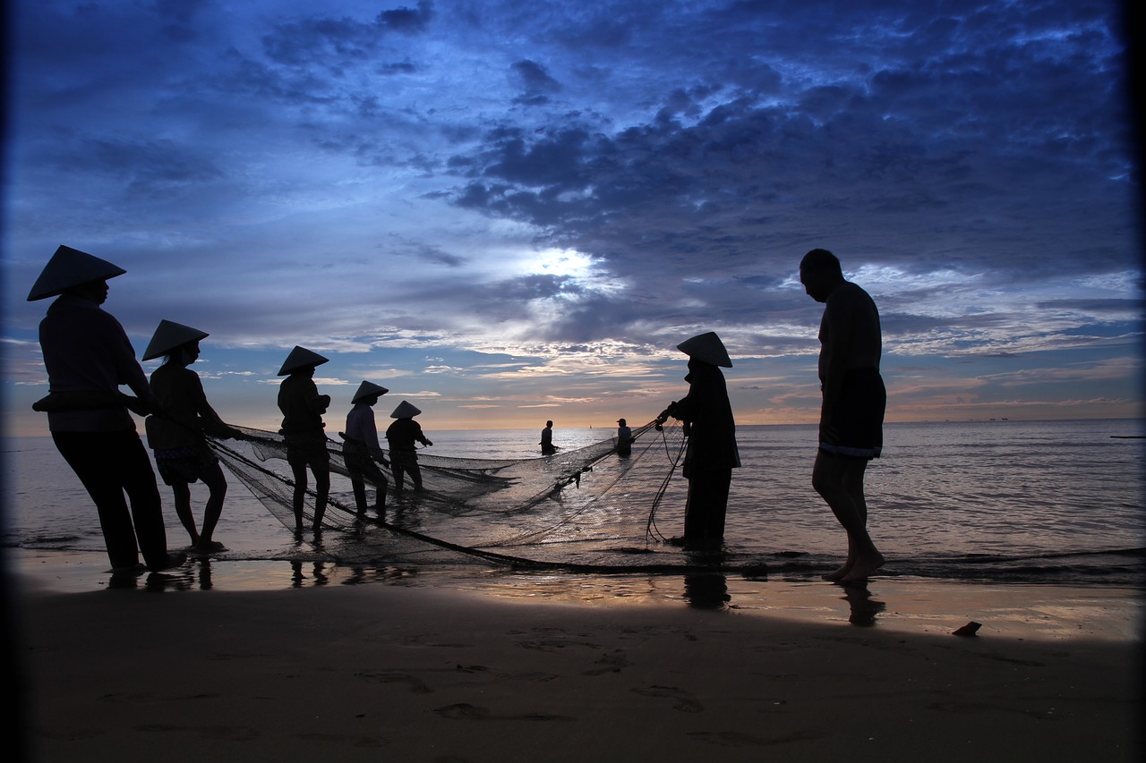 fisher men hai hoa beach vietnam free photo