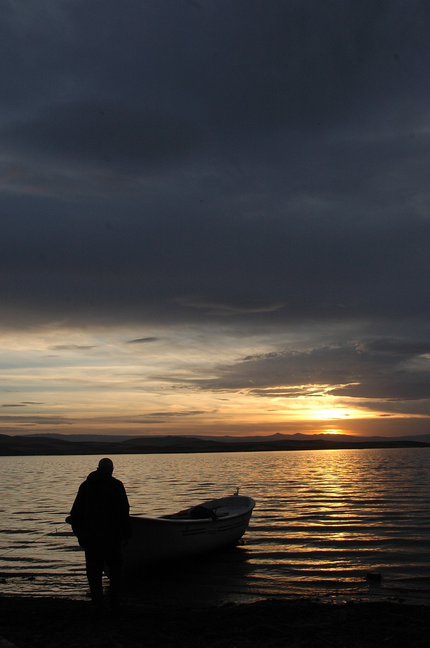 fisherman boat beach free photo