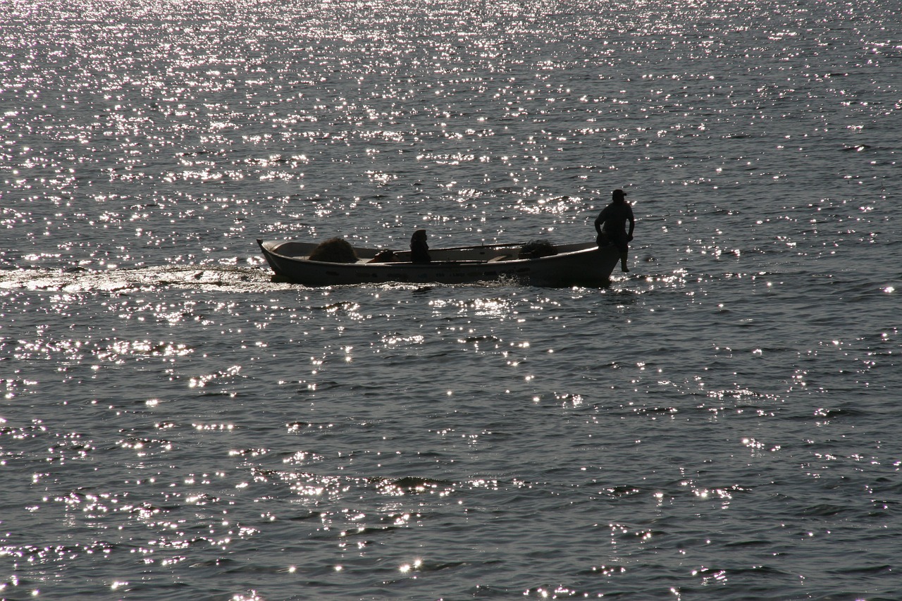 fisherman boat dam free photo
