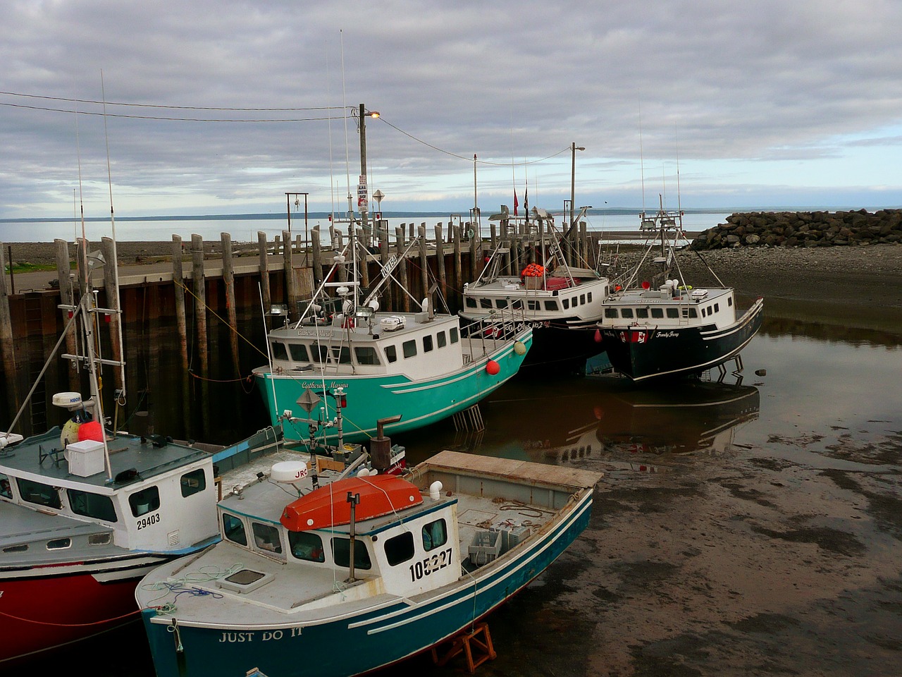 fishing boats atlantic free photo