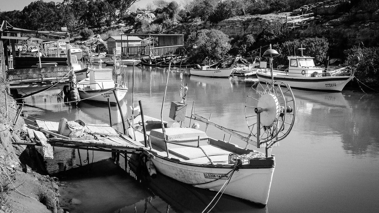 fishing boat fishing shelter picturesque free photo