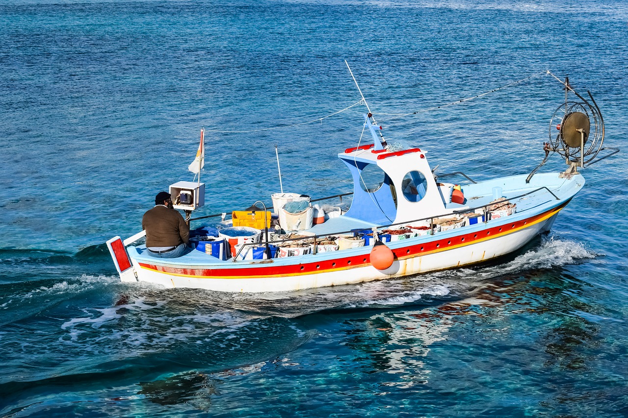 fishing boat traditional departure free photo