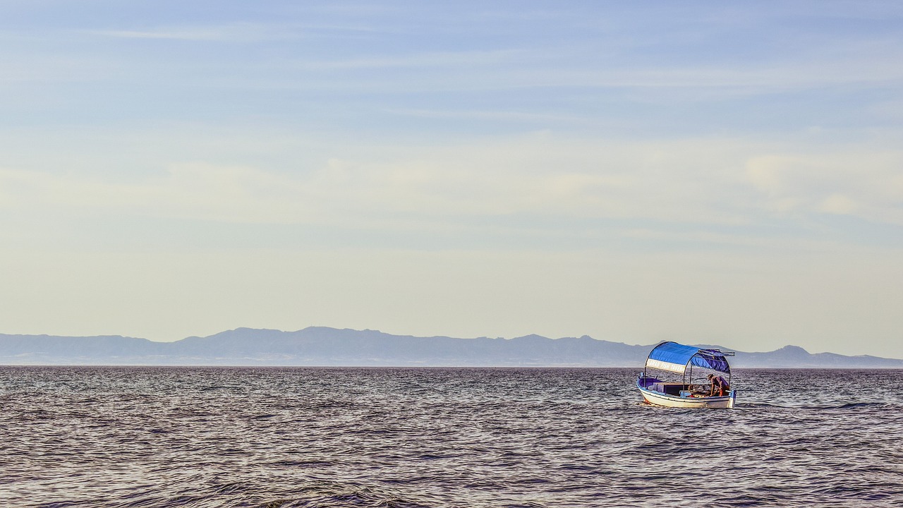 fishing boat sea horizon free photo