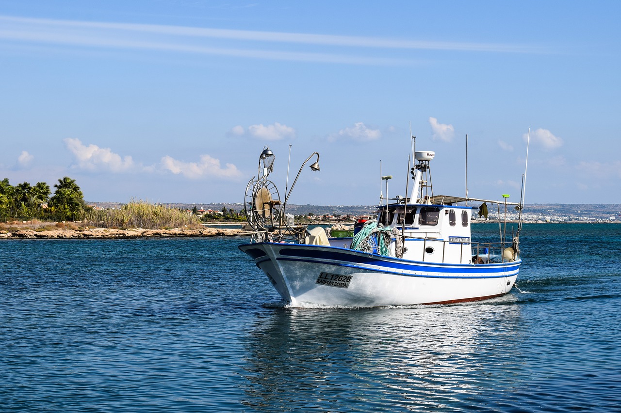 fishing boat traditional sea free photo