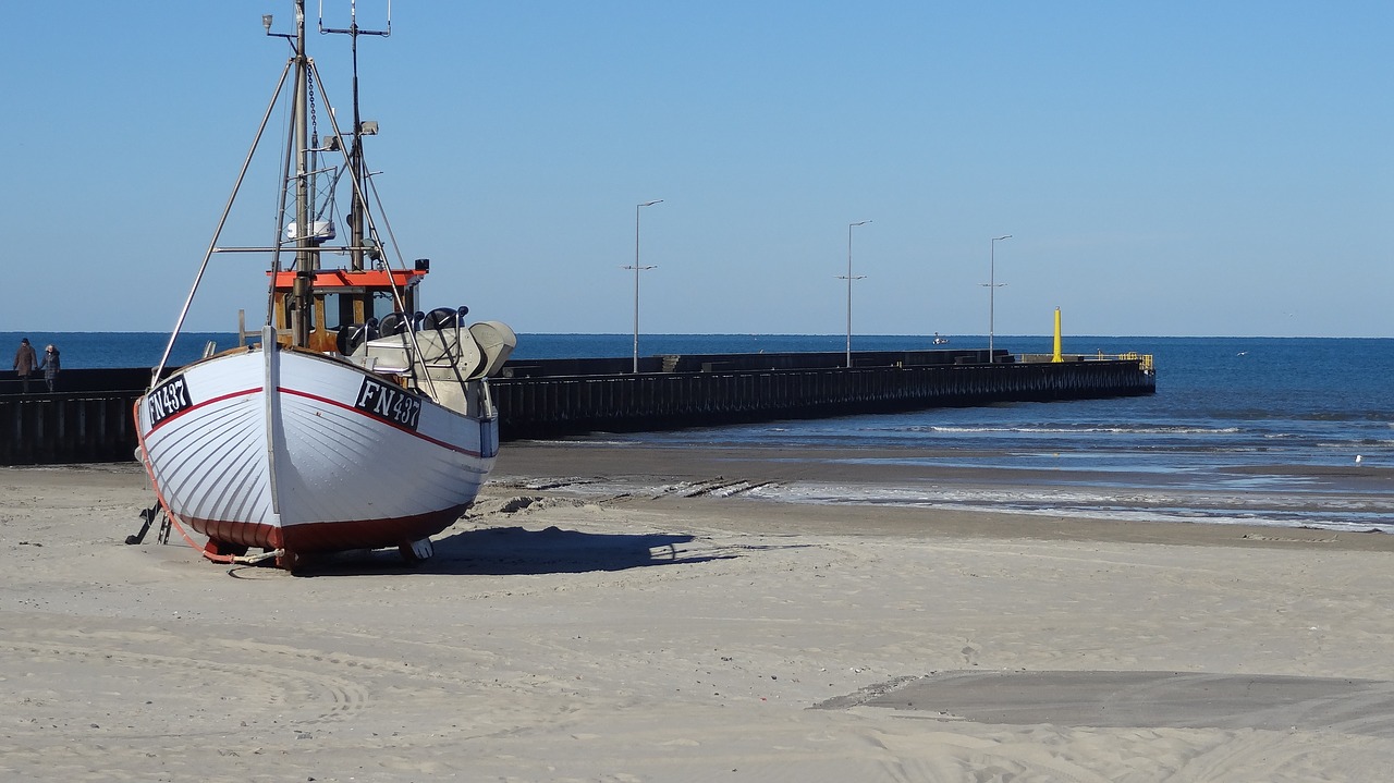 fishing boat  the loop  sea free photo