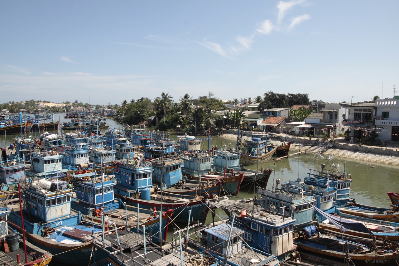 fishing boat  port  lagi free photo