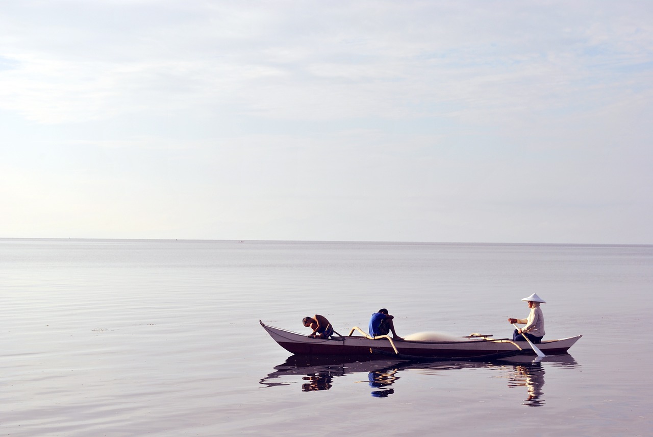 fishing boat asia lake free photo