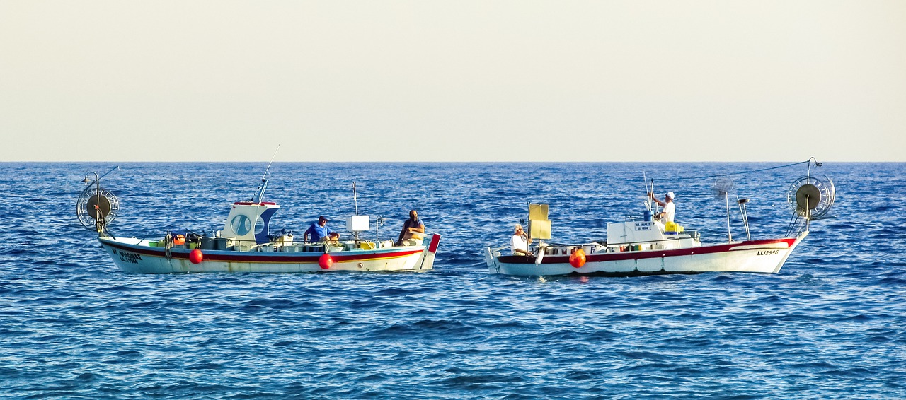 fishing boats traditional fishermen free photo