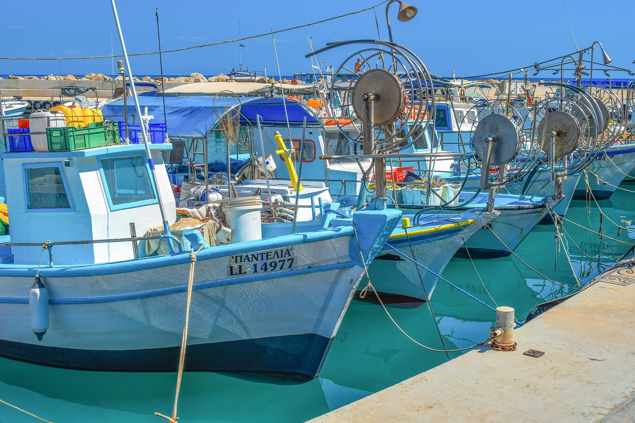 fishing harbor  boat  scenery free photo